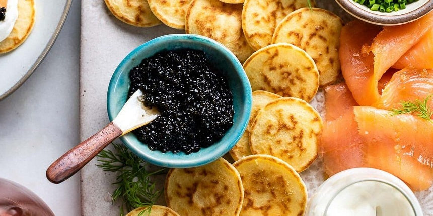 How to eat caviar with blinis?